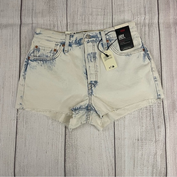NWT LEVI'S Women’s Premium 501 Light Wash High Rise Denim Cut Off Shorts Size 29 - Picture 3 of 10